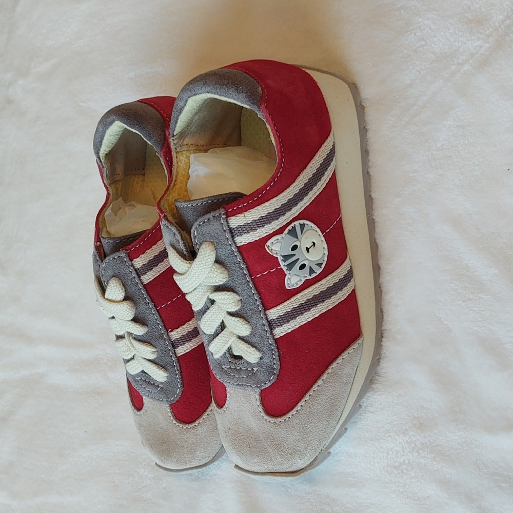 Gymboree Tiger Love red tennis shoes and socks NWT Size 10
